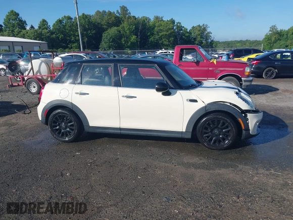 2019 MINI Hardtop 4 Door Cooper with VIN WMWXU1C5XK2J02832, listed as a IAAI auction lot 42525235 with 68,296 mi miles and . Bid and sale history available at DreamBid. Image 13.