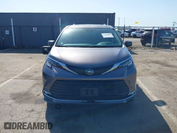 2021 Toyota Sienna XLE with VIN 5TDYSKFC4MS035573, listed as a IAAI auction lot 41988128 with 39,110 mi miles. Bid and sale history available at carsss.com. Image 13.