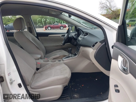 2015 Nissan Sentra S with VIN 3N1AB7AP0FY375472, listed as a IAAI auction lot 42211392 with 207,510 mi miles. Bid and sale history available at carsss.com. Image 5.