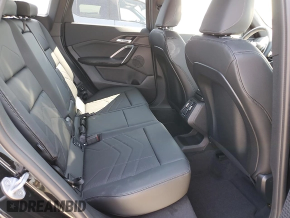 2025 BMW X1 xDrive28i z VIN WBX73EF06S5209777, wystawiony jako Copart lot #52076935 z przebiegiem 324 mil mil oraz Szkody całkowita. Historia ofert i sprzedaży dostępna na DreamBid. Obrazek 11.