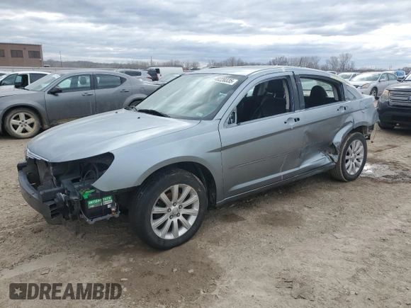 2010 Chrysler Sebring Limited z VIN 1C3CC5FD3AN190722, wystawiony jako Copart lot #48220335 z przebiegiem 201 993 mil mil oraz Szkody całkowita. Historia ofert i sprzedaży dostępna na DreamBid. Obrazek 1.