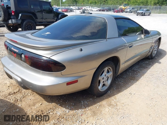 2002 Pontiac Firebird Firebird z VIN 2G2FS22K722105297, wystawiony jako IAAI lot #42350571 z przebiegiem 249 177 mil mil oraz . Historia ofert i sprzedaży dostępna na DreamBid. Obrazek 4.