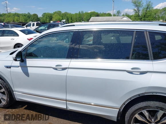 2019 Volkswagen Tiguan SEL Premium with VIN 3VV4B7AXXKM019995, listed as a IAAI auction lot 42170731 with 53,916 mi miles and . Bid and sale history available at DreamBid. Image 15.