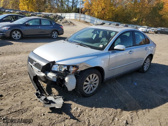 2005 Volvo S40 with VIN YV1MS382852120993, listed as a Copart auction lot 77770334 with 146,124 mi miles and Salvage Title. Bid and sale history available at carsss.com. Image 1.