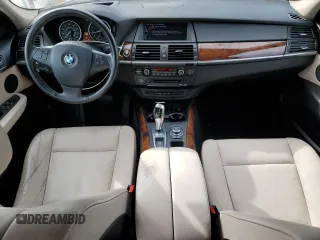 2012 BMW X5 35i z VIN 5UXZV4C51CL989449, wystawiony jako Copart lot #56762095 z przebiegiem 112 576 mil mil oraz Szkoda całkowita • Salvage title. Historia ofert i sprzedaży dostępna na DreamBid. Obrazek 8.