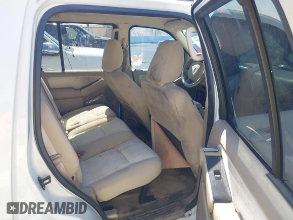 2010 Ford Explorer XLT z VIN 1FMEU6DE8AUA53893, wystawiony jako IAAI lot #42467166 z przebiegiem 84 072 mil mil oraz . Historia ofert i sprzedaży dostępna na DreamBid. Obrazek 8.