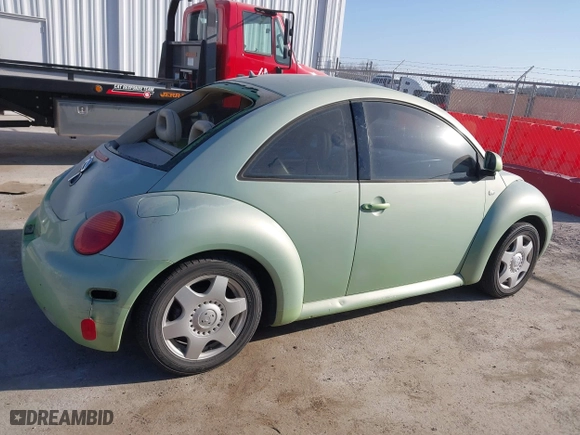 2000 Volkswagen New Beetle GLS with VIN 3VWCA21C0YM403254, listed as a IAAI auction lot 41806878 with 119,547 mi miles. Bid and sale history available at carsss.com. Image 14.