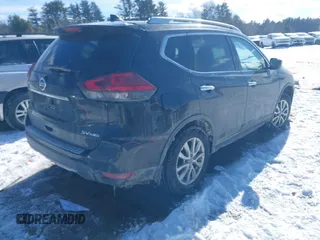 2017 Nissan Rogue SV z VIN KNMAT2MV0HP608665, wystawiony jako IAAI lot #41527630 z przebiegiem 91 335 mil mil oraz . Historia ofert i sprzedaży dostępna na DreamBid. Obrazek 4.
