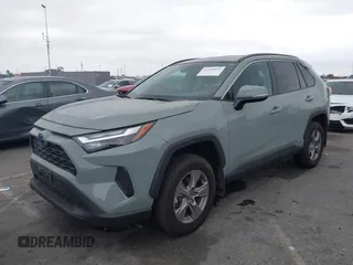 2023 Toyota RAV4 Hybrid XLE z VIN 4T3RWRFV3PU082518, wystawiony jako IAAI lot #42293513 z przebiegiem 14 463 mil mil oraz . Historia ofert i sprzedaży dostępna na DreamBid. Obrazek 17.