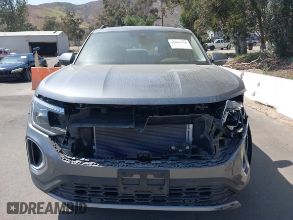 2024 Volkswagen Atlas SE с VIN 1V2KR2CAXRC502457, выставлен на аукционе IAAI как лот 42003296 с пробегом 19 138 миль миль и . История ставок и продаж доступна на DreamBid. Изображение 12.