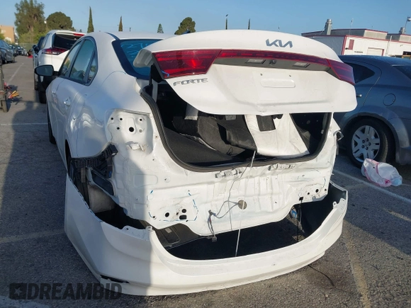 2023 Kia Forte LXS z VIN 3KPF24AD6PE539124, wystawiony jako IAAI lot #41946697 z przebiegiem 57 512 mil mil oraz . Historia ofert i sprzedaży dostępna na DreamBid. Obrazek 3.
