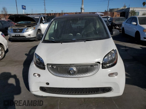 2016 Smart fortwo Passion z VIN WMEFJ5DAXGK125319, wystawiony jako Copart lot #87961455 z przebiegiem 37 246 mil mil oraz Szkody całkowita. Historia ofert i sprzedaży dostępna na DreamBid. Obrazek 5.