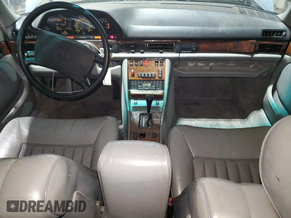 1986 Mercedes-Benz 560 with VIN WDBCA39DXGA213770, listed as a Copart auction lot 49787355 with 218,547 mi miles and Salvage Title. Bid and sale history available at DreamBid. Image 8.