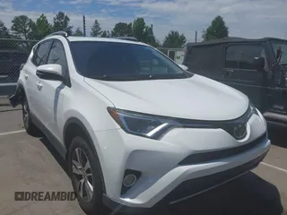 2018 Toyota RAV4 XLE z VIN JTMWFREV2JJ209236, wystawiony jako IAAI lot #42290661 z przebiegiem 55 910 mil mil oraz . Historia ofert i sprzedaży dostępna na DreamBid. Obrazek 1.