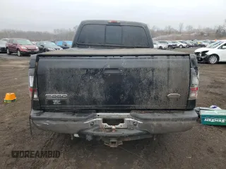 2006 Ford F-250 XL z VIN 1FTSW21566EC07047, wystawiony jako Copart lot #48934655 z przebiegiem 207 693 mil mil oraz Szkoda całkowita • Salvage title. Historia ofert i sprzedaży dostępna na DreamBid. Obrazek 6.