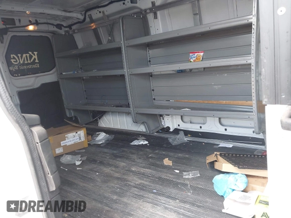 2016 Ford Transit Cargo z VIN 1FTYR1ZM5GKA23390, wystawiony jako IAAI lot #42022649 z przebiegiem 110 658 mil mil oraz . Historia ofert i sprzedaży dostępna na DreamBid. Obrazek 8.