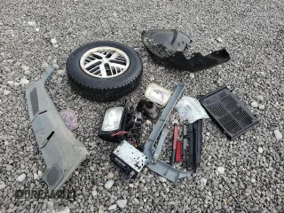 1988 Pontiac Fiero z VIN 1G2PE11R2JP223673, wystawiony jako Copart lot #57300235 z przebiegiem 154 598 mil mil oraz Tytuł czysty. Historia ofert i sprzedaży dostępna na DreamBid. Obrazek 12.