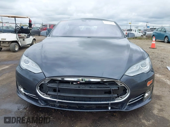 2016 Tesla Model S 90D with VIN 5YJSA1E27GF129824, listed as a IAAI auction lot 42058080 with 113,171 mi miles and . Bid and sale history available at DreamBid. Image 13.