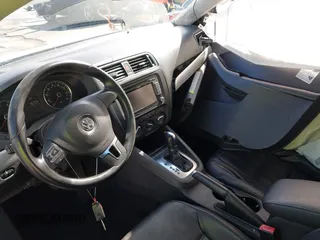 2013 Volkswagen Jetta Sedan SE with VIN 3VWDP7AJ3DM257666, listed as a IAAI auction lot 41805593 with 181,759 mi miles. Bid and sale history available at carsss.com. Image 5.