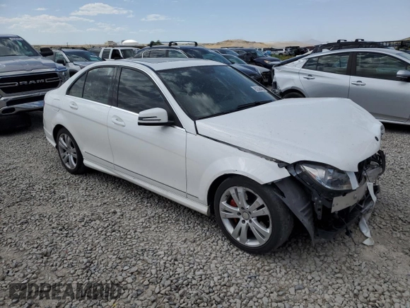 2013 Mercedes-Benz C 300 Sport z VIN WDDGF8AB1DR286864, wystawiony jako Copart lot #62366405 z przebiegiem 107 546 mil mil oraz Szkoda całkowita • Salvage title. Historia ofert i sprzedaży dostępna na DreamBid. Obrazek 4.