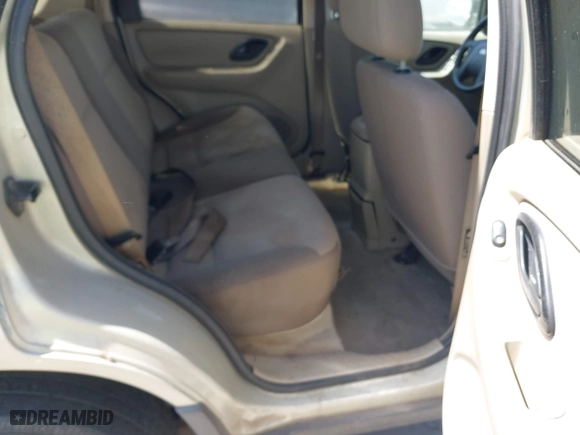 2003 Ford Escape XLS Popular with VIN 1FMYU02103KE20195, listed as a IAAI auction lot 41830663 with 262,580 mi miles. Bid and sale history available at carsss.com. Image 8.