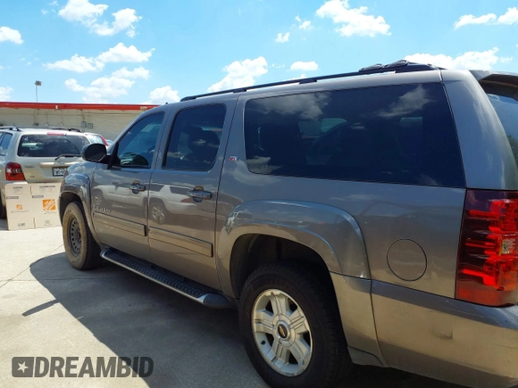 2013 Chevrolet Suburban LT with VIN 1GNSCJE03DR337592, listed as a IAAI auction lot 42101370 with 204,311 mi miles. Bid and sale history available at carsss.com. Image 14.