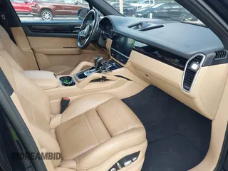 2019 Porsche Cayenne z VIN WP1AA2AY6KDA01777, wystawiony jako IAAI lot #42340596 z przebiegiem 86 921 mil mil oraz . Historia ofert i sprzedaży dostępna na DreamBid. Obrazek 5.