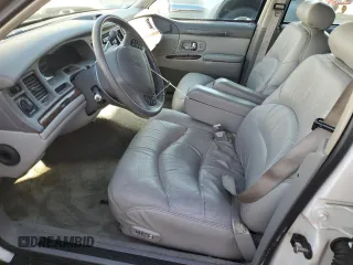 1997 Lincoln Town Car Signature z VIN 1LNLM82W9VY633666, wystawiony jako Copart lot #45396215 z przebiegiem 100 182 mil mil oraz Szkoda całkowita • Salvage title. Historia ofert i sprzedaży dostępna na DreamBid. Obrazek 7.