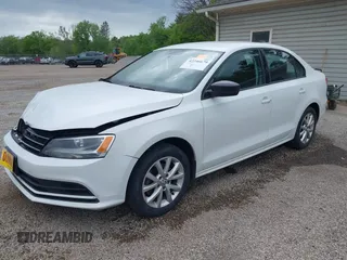 2015 Volkswagen Jetta SE z VIN 3VWD17AJ8FM323116, wystawiony jako IAAI lot #42246679 z przebiegiem 175 446 mil mil oraz . Historia ofert i sprzedaży dostępna na DreamBid. Obrazek 18.