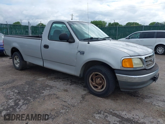 2004 Ford F-150 XL с VIN 2FTRF17W64CA84331, выставлен на аукционе IAAI как лот 42402056 с пробегом 271 831 миль миль и . История ставок и продаж доступна на DreamBid. Изображение 1.