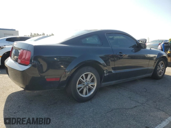 2007 Ford Mustang Deluxe with VIN 1ZVFT80N975270883, listed as a Copart auction lot 55092655 with 189,336 mi miles and Clean Title. Bid and sale history available at carsss.com. Image 3.
