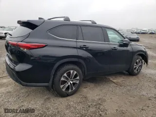 2020 Toyota Highlander XLE with VIN 5TDHZRBH0LS511869, listed as a Copart auction lot 43069265 with 107,098 mi miles and Salvage Title. Bid and sale history available at carsss.com. Image 3.