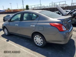 2016 Nissan Versa S z VIN 3N1CN7AP6GL840268, wystawiony jako Copart lot #55103695 z przebiegiem 106 331 mil mil oraz Czysty tytuł • Clean title. Historia ofert i sprzedaży dostępna na DreamBid. Obrazek 2.