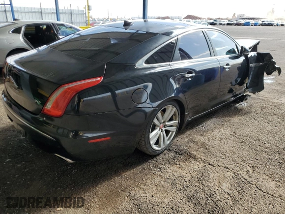 2014 Jaguar XJ with VIN SAJWA1CZ2E8V69885, listed as a Copart auction lot 53163105 with 117,793 mi miles and Clean Title. Bid and sale history available at DreamBid. Image 3.