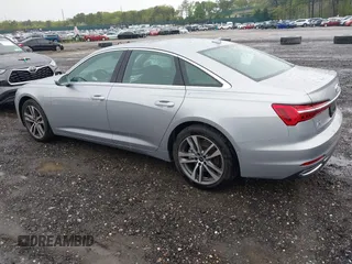 2023 Audi A6 Premium z VIN WAUD3BF27PN068058, wystawiony jako IAAI lot #42179522 z przebiegiem 7 869 mil mil oraz . Historia ofert i sprzedaży dostępna na DreamBid. Obrazek 3.