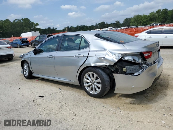 2018 Toyota Camry LE z VIN 4T1B11HK3JU525478, wystawiony jako Copart lot #56112235 z przebiegiem 141 609 mil mil oraz Szkoda całkowita • Salvage title. Historia ofert i sprzedaży dostępna na DreamBid. Obrazek 2.