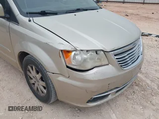 2013 Chrysler Town & Country Touring with VIN 2C4RC1BGXDR662534, listed as a IAAI auction lot 42071840 with 120,098 mi miles. Bid and sale history available at carsss.com. Image 6.