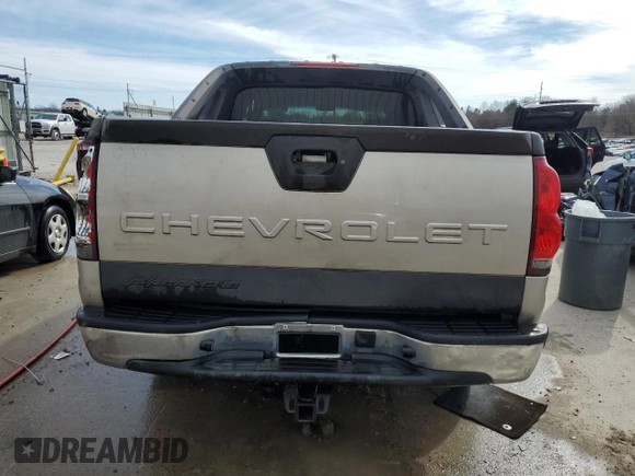 2005 Chevrolet Avalanche LS with VIN 3GNEC12Z35G156137, listed as a Copart auction lot 46142765 with 179,063 mi miles and Non Repairable. Bid and sale history available at carsss.com. Image 6.