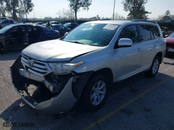 2011 Toyota Highlander with VIN 5TDZK3EH4BS039725, listed as a IAAI auction lot 41434516 with 220,992 mi miles. Bid and sale history available at carsss.com. Image 17.