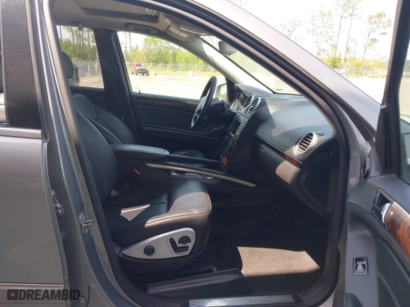 2011 Mercedes-Benz GL-Class GL 450 with VIN 4JGBF7BE9BA697556, listed as a IAAI auction lot 41897239 with 210,120 mi miles. Bid and sale history available at carsss.com. Image 5.