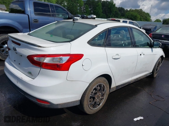 2013 Ford Focus SE z VIN 1FADP3F22DL216627, wystawiony jako IAAI lot #42263314 z przebiegiem 145 937 mil mil oraz . Historia ofert i sprzedaży dostępna na DreamBid. Obrazek 4.