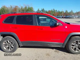 2019 Jeep Cherokee Trailhawk с VIN 1C4PJMBX7KD298488, выставлен на аукционе IAAI как лот 40697687 с пробегом 127 060 миль миль и . История ставок и продаж доступна на DreamBid. Изображение 13.