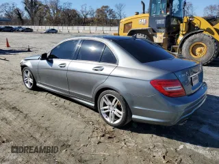 2012 Mercedes-Benz C 300 Sport z VIN WDDGF8BB1CA709311, wystawiony jako Copart lot #84649524 z przebiegiem 154 747 mil mil oraz Szkoda całkowita • Salvage title. Historia ofert i sprzedaży dostępna na DreamBid. Obrazek 2.