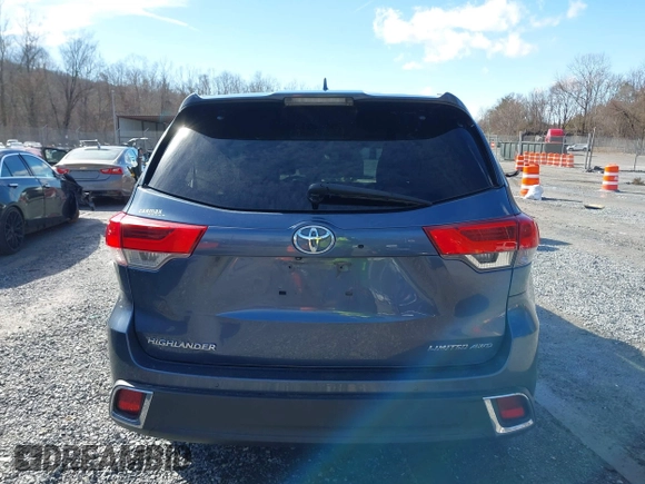 2018 Toyota Highlander Limited z VIN 5TDDZRFH2JS811211, wystawiony jako IAAI lot #41520910 z przebiegiem 153 401 mil mil oraz . Historia ofert i sprzedaży dostępna na DreamBid. Obrazek 15.
