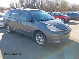 2005 Toyota Sienna XLE with VIN 5TDZA22C85S378711, listed as a IAAI auction lot 41830256 with 242,432 mi miles. Bid and sale history available at carsss.com. Image 1.