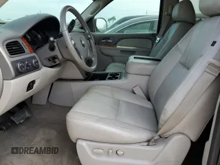 2013 Chevrolet Suburban with VIN 1GNWKMEG4DR257785, listed as a Copart auction lot 76817344 with 68,021 mi miles and Salvage title. Bid and sale history available at DreamBid. Image 7.