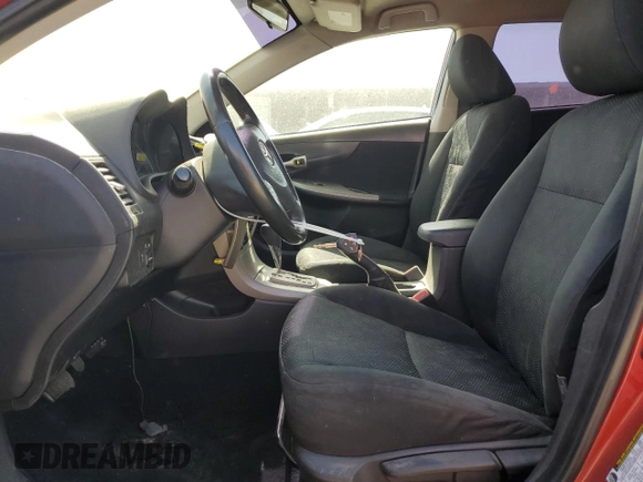 2010 Toyota Corolla z VIN 1NXBU4EE3AZ197969, wystawiony jako Copart lot #60699805 z przebiegiem 197 072 mil mil oraz Szkoda całkowita • Salvage title. Historia ofert i sprzedaży dostępna na DreamBid. Obrazek 7.