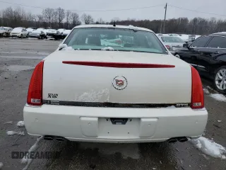 2008 Cadillac DTS 1SD z VIN 1G6KD57Y78U104174, wystawiony jako Copart lot #44759355 z przebiegiem 101 428 mil mil oraz Szkoda całkowita • Salvage title. Historia ofert i sprzedaży dostępna na DreamBid. Obrazek 6.
