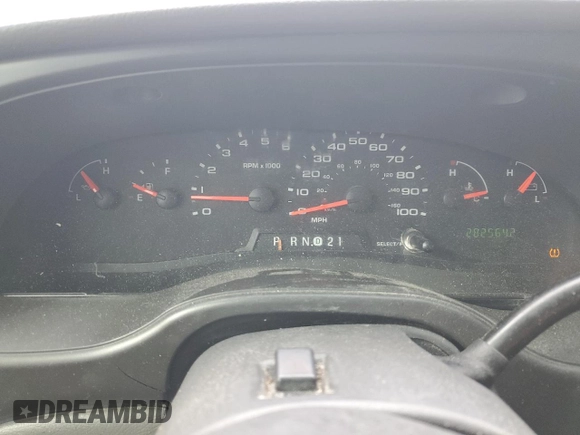 2008 Ford Econoline Passenger XL with VIN 1FBSS31L88DB06010, listed as a Copart auction lot 43622555 with 282,564 mi miles and Salvage Title. Bid and sale history available at DreamBid. Image 9.