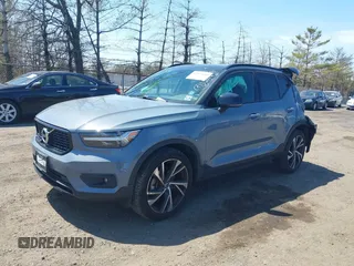 2020 Volvo XC40 R-Design z VIN YV4162UM9L2348168, wystawiony jako IAAI lot #42057660 z przebiegiem 19 822 mil mil oraz . Historia ofert i sprzedaży dostępna na DreamBid. Obrazek 2.